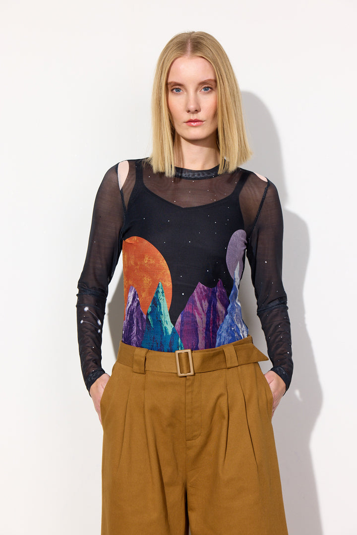 HUNKØN Annika Mesh Blouse Blouses Outer Space Art Print