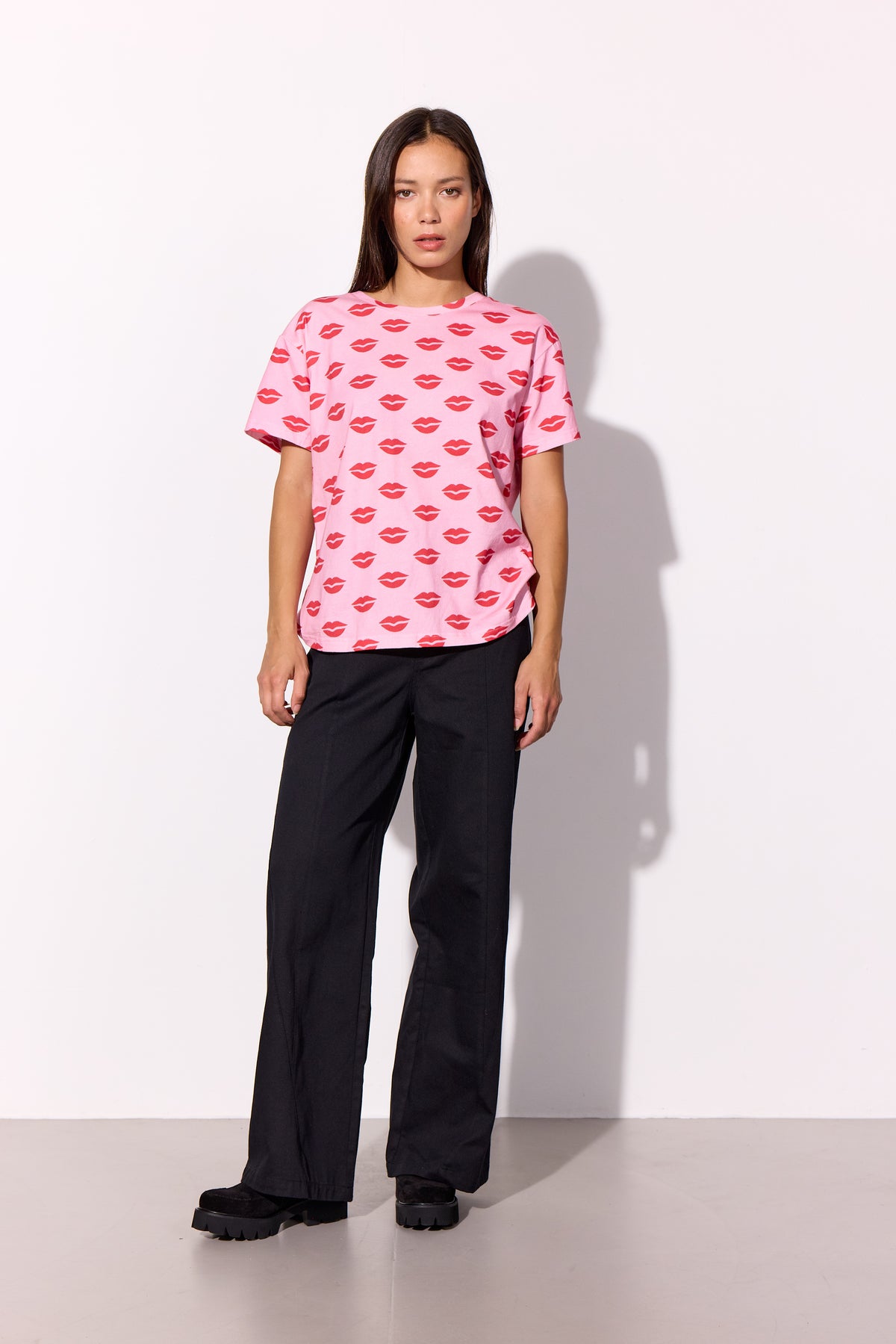 HUNKØN Lips T-shirt T-shirts Kiss Me Art Print