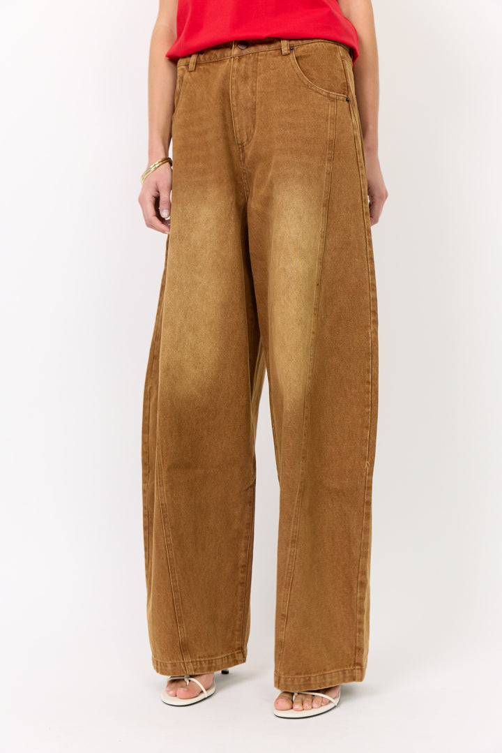 HUNKØN Renata Barrel Jeans Trousers Brown