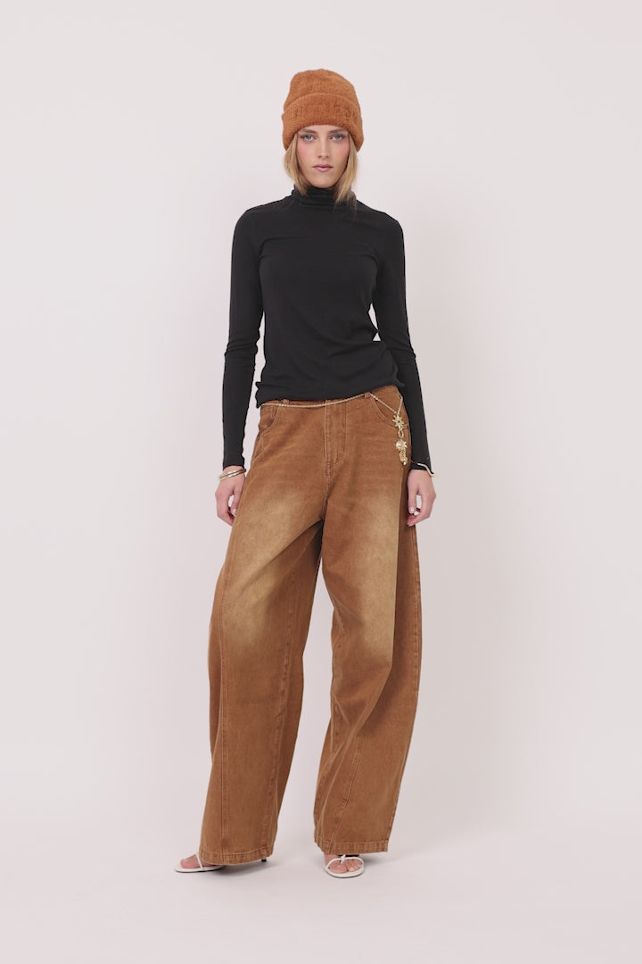 HUNKØN Renata Barrel Jeans Trousers Brown